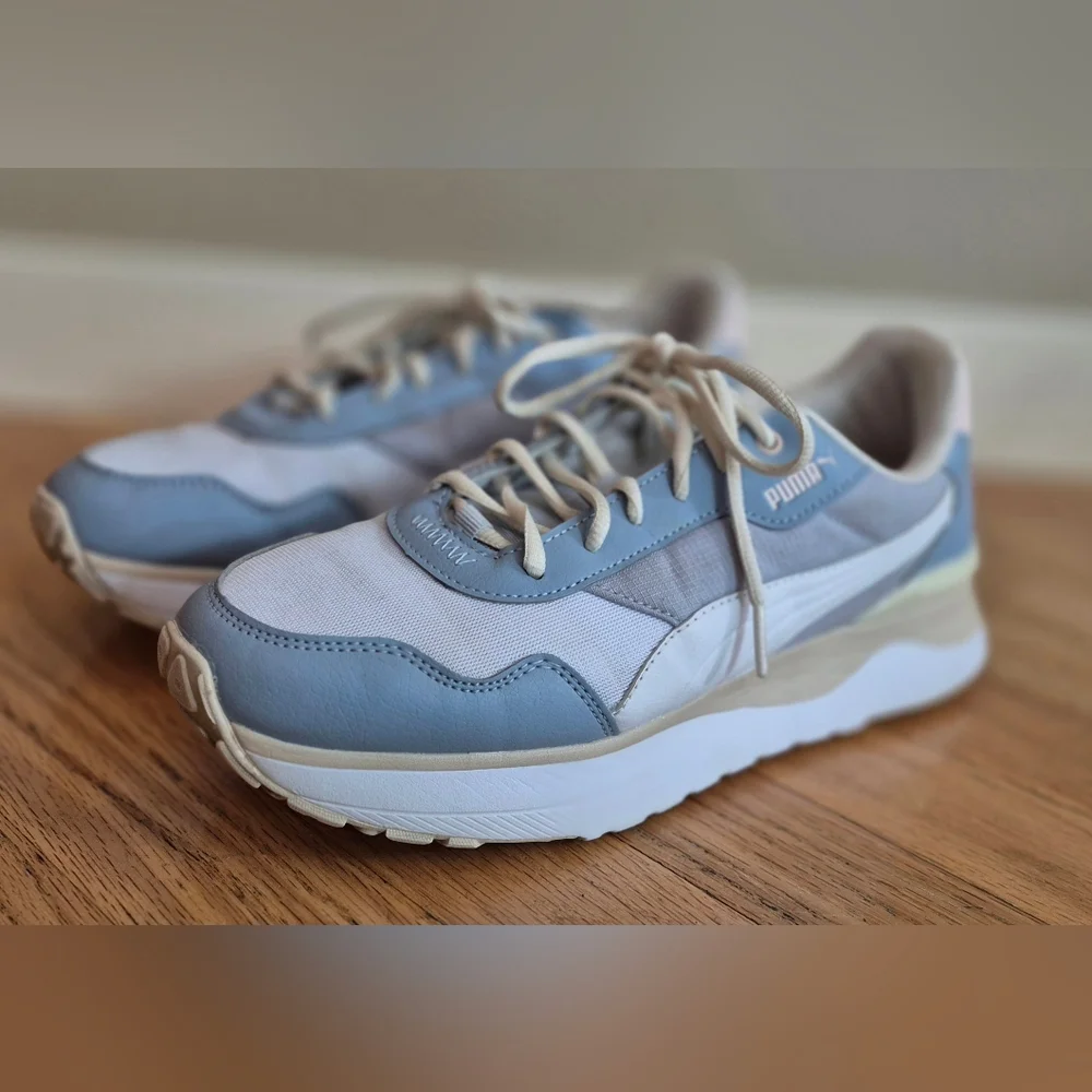 Puma Women's Size 10 Voyage R78 Blue White Pink Sneakers GUC - Picture 2 of 10
